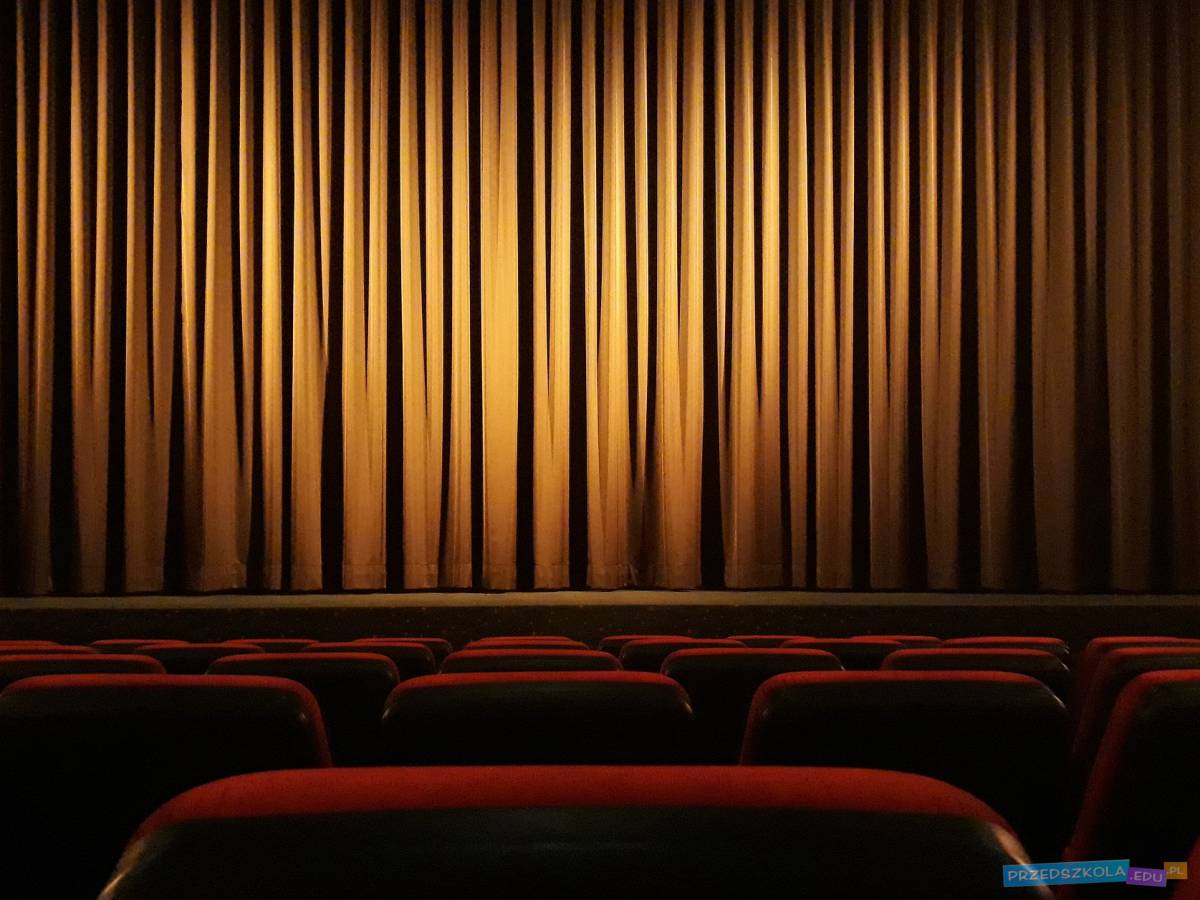 Scenariusz przedstawienia teatralnego- ZIMOWE TRZY ŚWINKI