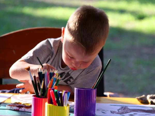 5 letnich inspiracji na zajęcia plastyczne dla dzieci