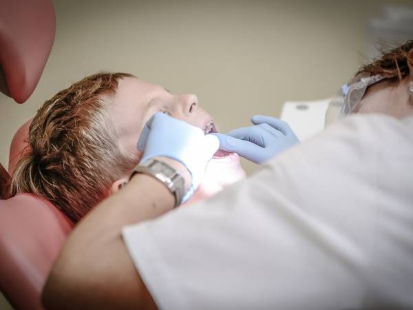Co robić, gdy dziecko boi się dentysty?